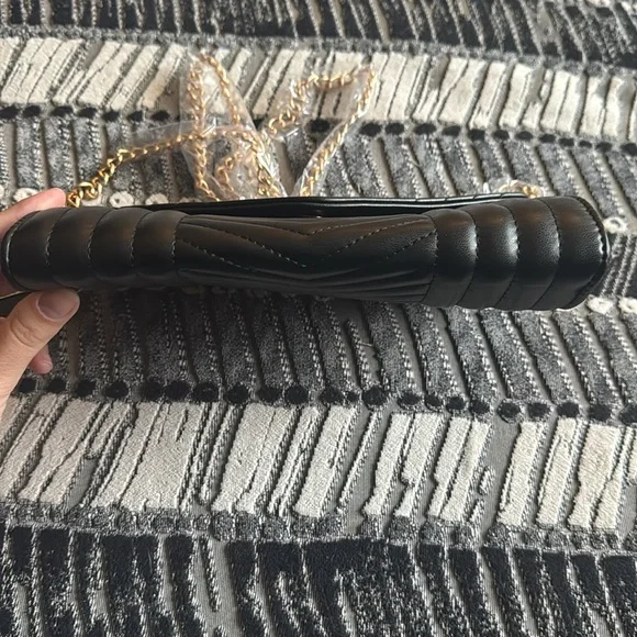 Badgley Mischka Black vegan leather Chevron Quilted Crossbody NWT DEADSTOCK - Picture 9 of 11